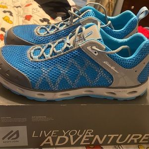 Womens size 11 Eddie Bauer tennis shoes used gently